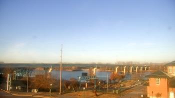 Weather camera view of Miss Lauras.