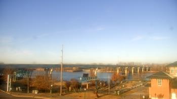 Weather camera view of Miss Lauras.