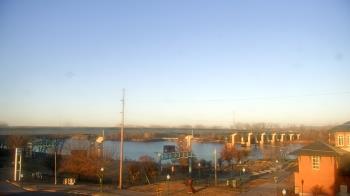 Weather camera view of Miss Lauras.