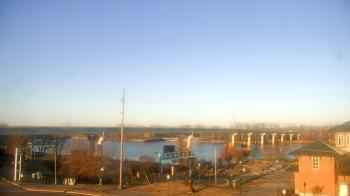 Weather camera view of Miss Lauras.