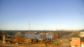 Weather camera view of Miss Lauras.