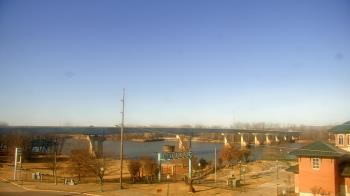 Weather camera view of Miss Lauras.