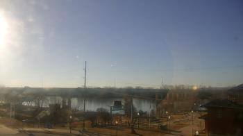 Weather camera view of Miss Lauras.