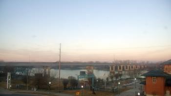 Weather camera view of Miss Lauras.