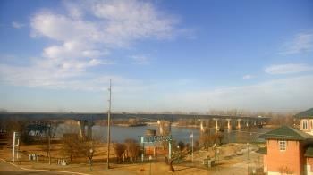 Weather camera view of Miss Lauras.