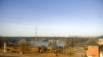 Weather camera view of Miss Lauras.