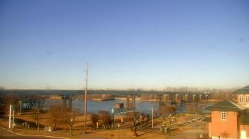 Weather camera view of Miss Lauras.