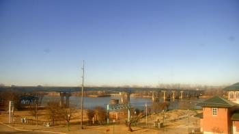 Weather camera view of Miss Lauras.