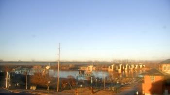 Weather camera view of Miss Lauras.