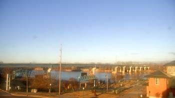 Weather camera view of Miss Lauras.