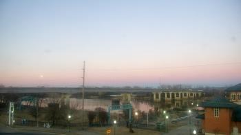 Weather camera view of Miss Lauras.