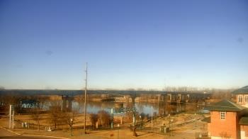 Weather camera view of Miss Lauras.