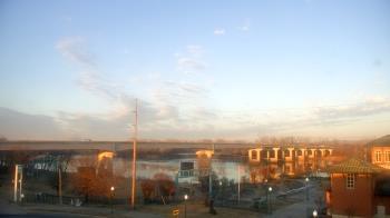 Weather camera view of Miss Lauras.