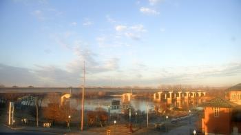 Weather camera view of Miss Lauras.