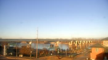 Weather camera view of Miss Lauras.