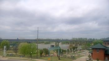 Weather camera view of Miss Lauras.