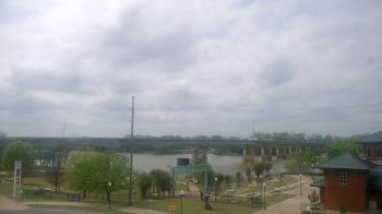 Weather camera view of Miss Lauras.