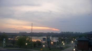 Weather camera view of Miss Lauras.