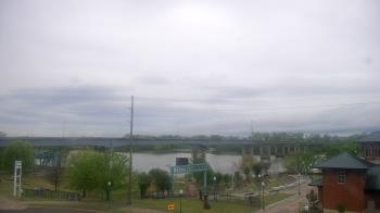 Weather camera view of Miss Lauras.