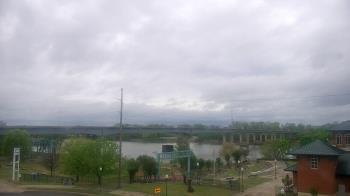 Weather camera view of Miss Lauras.