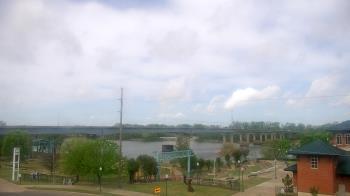 Weather camera view of Miss Lauras.