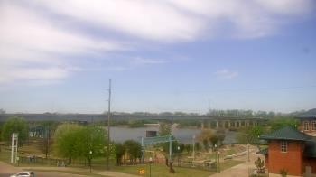 Weather camera view of Miss Lauras.