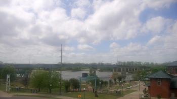 Weather camera view of Miss Lauras.