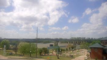 Weather camera view of Miss Lauras.