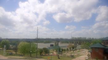 Weather camera view of Miss Lauras.