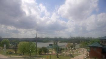 Weather camera view of Miss Lauras.