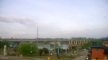 Weather camera view of Miss Lauras.