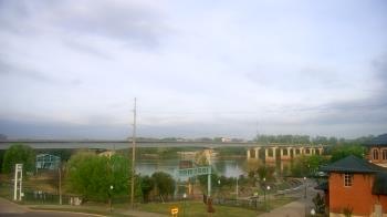 Weather camera view of Miss Lauras.