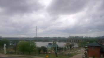 Weather camera view of Miss Lauras.