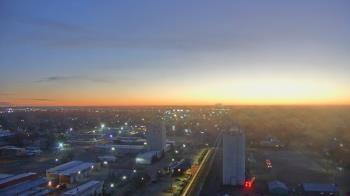 Weather camera view of Garden City Coop Inc - city center.