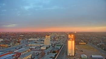 Weather camera view of Garden City Coop Inc - city center.