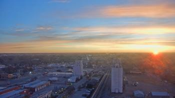 Weather camera view of Garden City Coop Inc - city center.