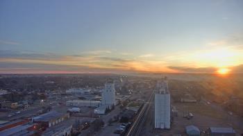 Weather camera view of Garden City Coop Inc - city center.