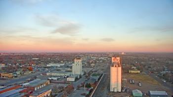 Weather camera view of Garden City Coop Inc - city center.