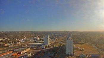 Weather camera view of Garden City Coop Inc - city center.