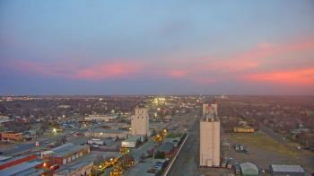 Weather camera view of Garden City Coop Inc - city center.