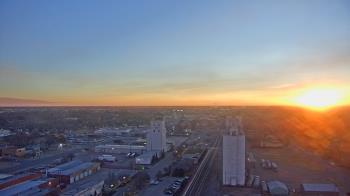 Weather camera view of Garden City Coop Inc - city center.
