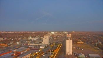 Weather camera view of Garden City Coop Inc - city center.