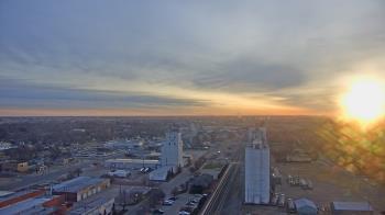 Weather camera view of Garden City Coop Inc - city center.