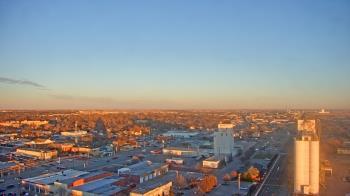 Weather camera view of Garden City Coop Inc - city center.