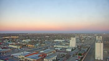 Weather camera view of Garden City Coop Inc - city center.