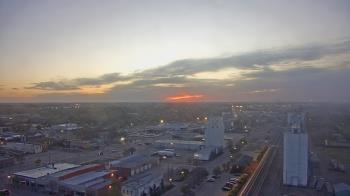 Weather camera view of Garden City Coop Inc - city center.