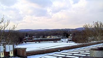 Weather camera view of Haverstraw Elementary School.