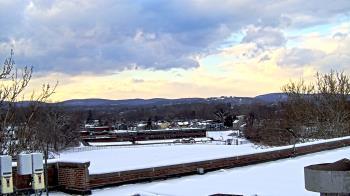 Weather camera view of Haverstraw Elementary School.