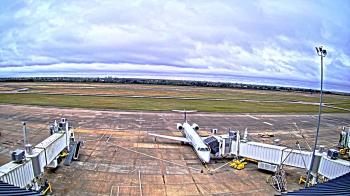 Weather camera view of Lake Charles Rgnl Arpt terminal bldg.
