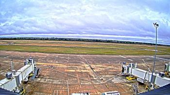 Weather camera view of Lake Charles Rgnl Arpt terminal bldg.